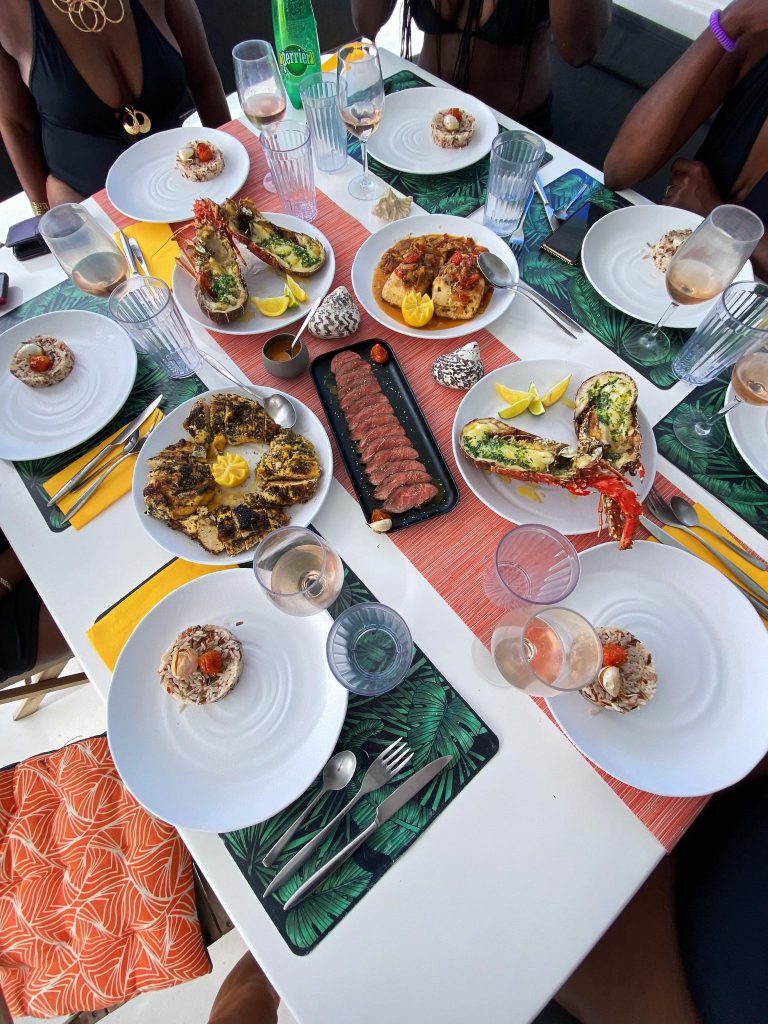 <p>
	<img src="sharedlunch.jpg" alt="Shared lunch we can prepare on our St Maarten boat charter">
	So if you have any allergies, do not hesitate to tell us. Furthermore, vegetarian, vegan and/or gluten-free options are available onboard. 
</p>