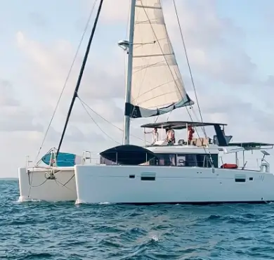 Sailing Catamaran Amari from Pyratz Gourmet Sailing out in the ocean