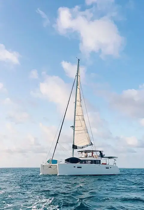 Sailing catamaran Amari cruising the caribbean sea